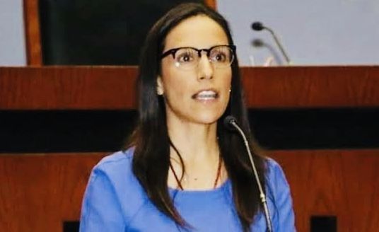 Propone Mariana García Guillén iniciativa para reducir número de regidores en Guerrero 
