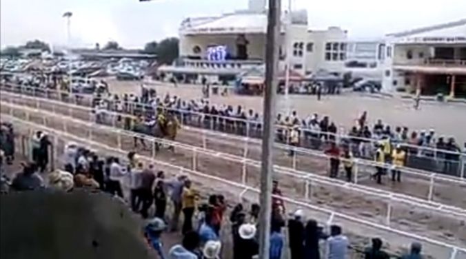 En Atitalaquia, Hgo 5 muertos y 2 heridos en balacera al término de carrera de caballos. 