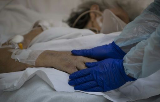 Morir acompañado pese al coronavirus: un hospital chileno ofrece un adiós humanizado
