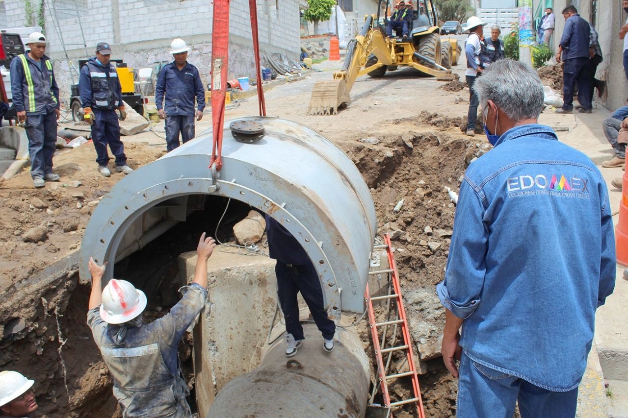 Finaliza CAEM reparación de fuga de agua potable de la línea del macrocircuito en Tultitlán