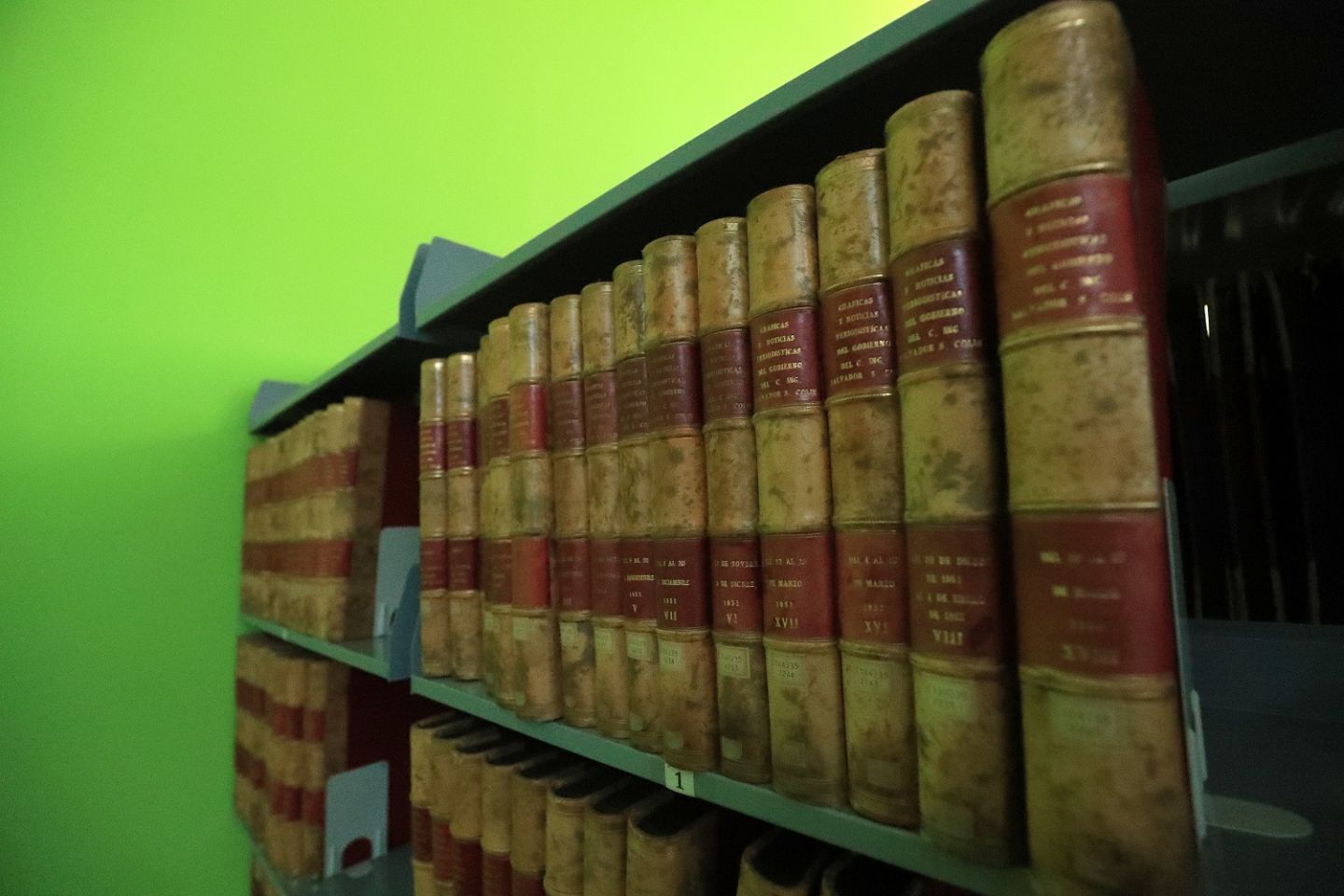 Alberga biblioteca del centro Cultural Mexiquense Bicentenario Sala del fondo especial con acervo de Salvador Sánchez Colín 