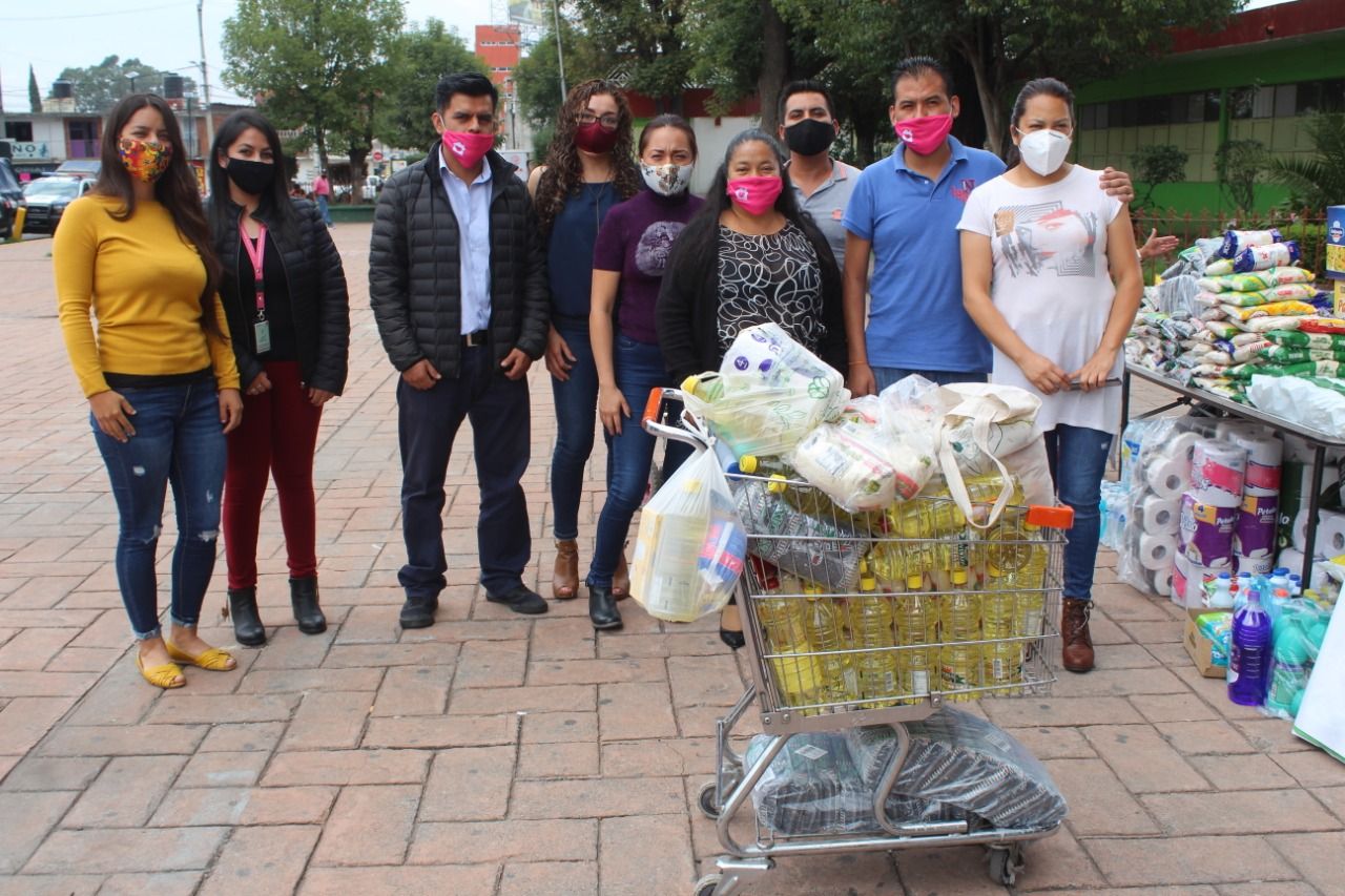 #En acto solidario vecinos  y empleados del gobierno de Ixtapaluca entregaron víveres a personas  desempleadas por pandemia 