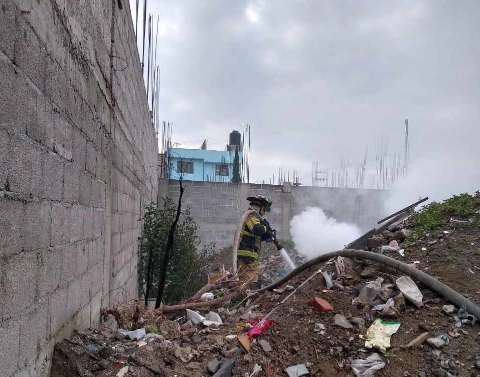 Bomberos Chimalhuacán sofocan incendio de basura