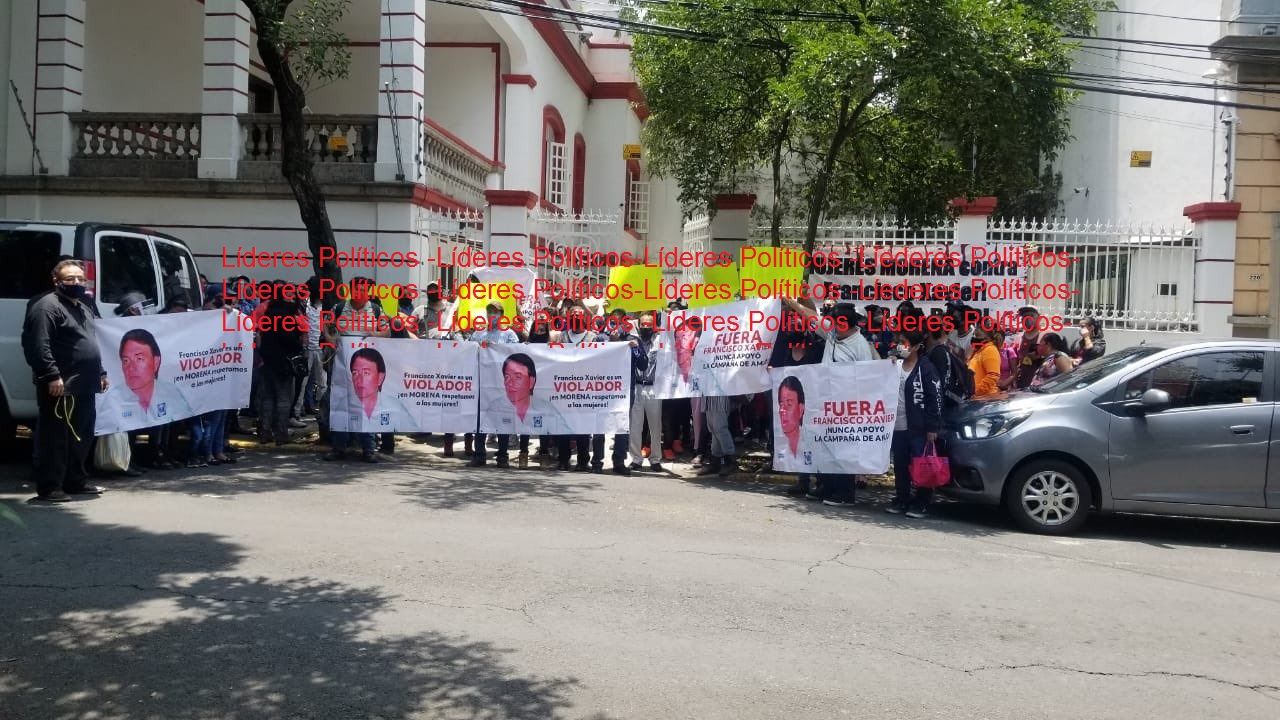 Grupo de morenistas se manifiestan en Ciudad de México contra posible candidatura de Francisco Xavier por la alcaldía de Pachuca.