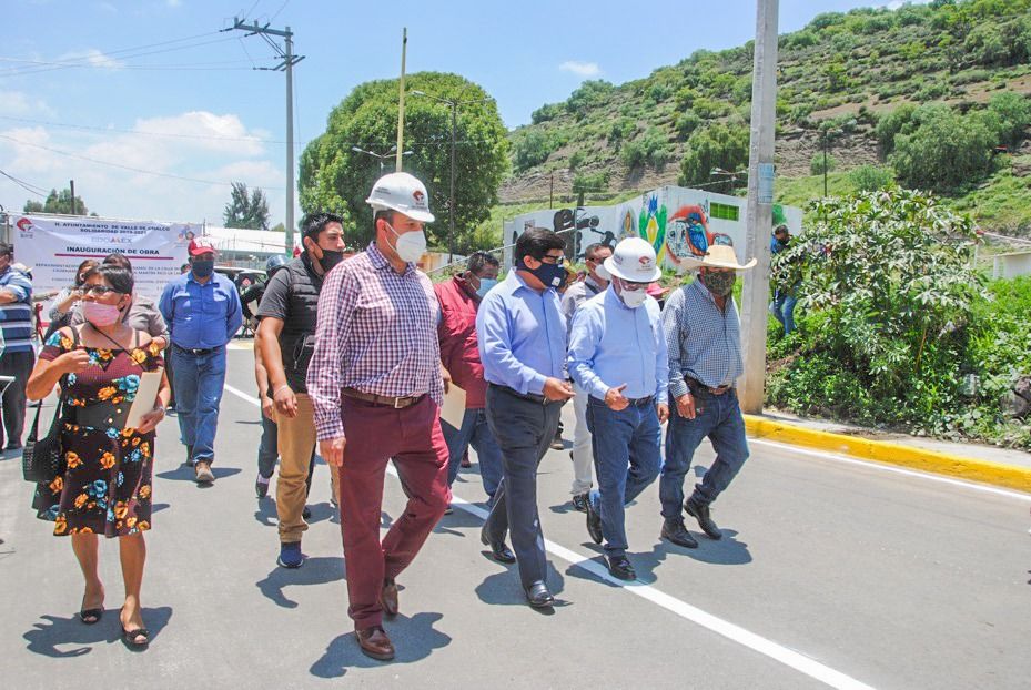 El alcalde de Valle de Chalco Solidaridad, Armando García entregó obra pública en beneficio de los que viven en San Martín Xico La Laguna.
