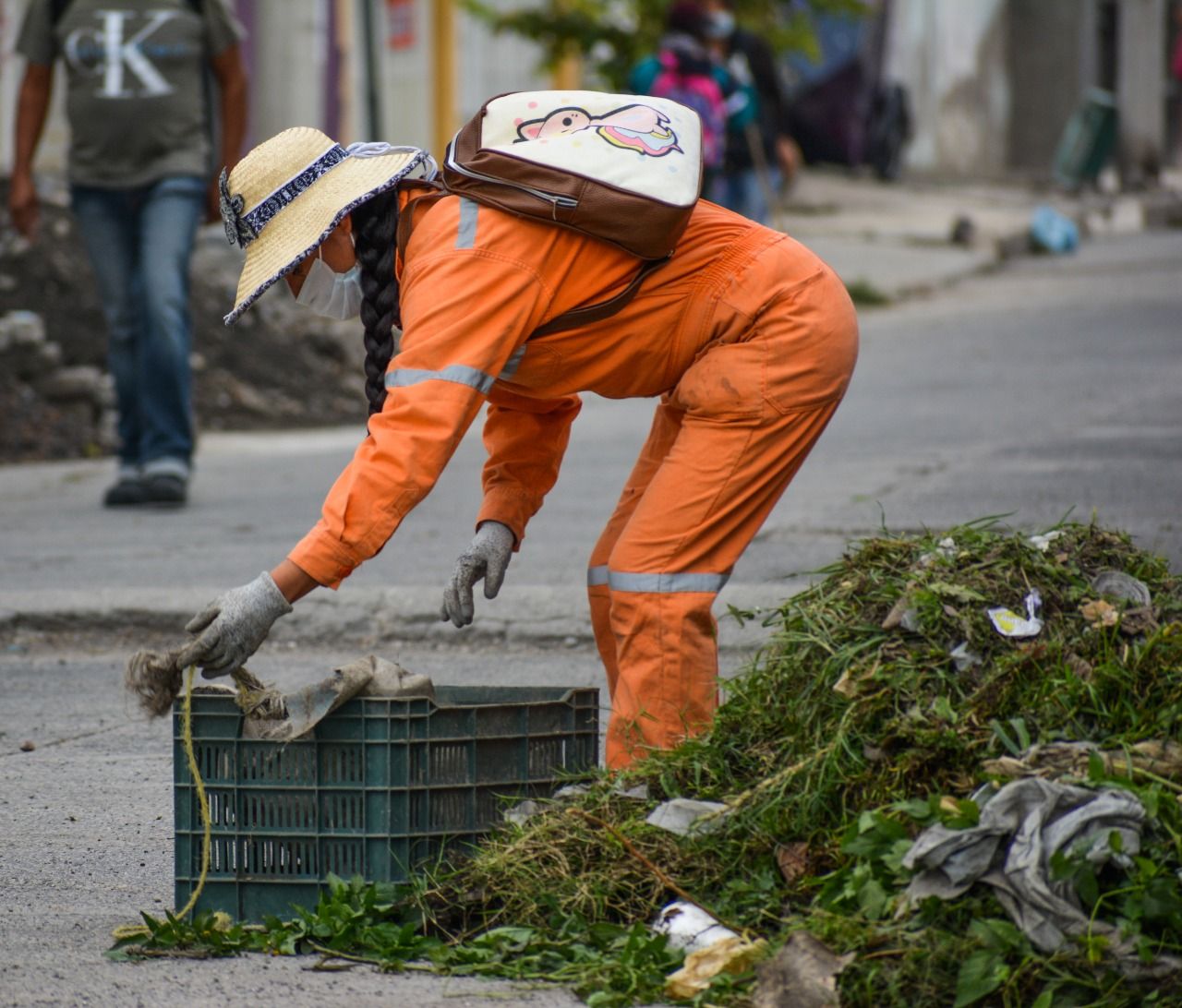 Gobierno de Valle de Chalco realiza exitosa jornada de limpieza en las calles Poniente 1-A y Poniente 3 de la colonia San Miguel Xico II sección.