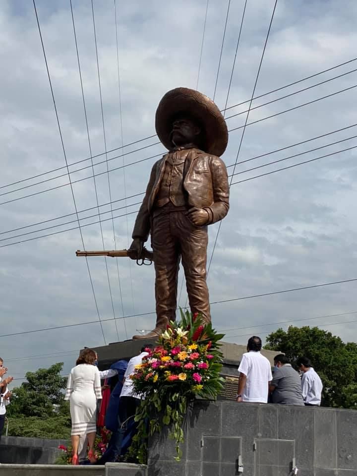 Develan estatua monumental del Caudillo del sur en el municipio de Emiliano Zapata