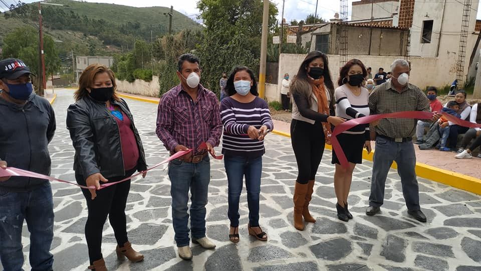 Cumple alcaldesa Ma Eva Bustamante compromiso en Apipilhuasco 