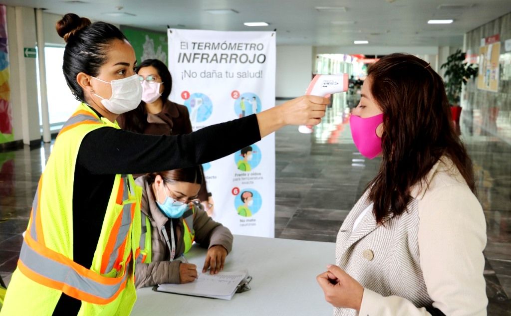 Salud del Edoméx realiza casi 15 mil revisiones para detectar COVID-19 en el aeropuerto internacional de Toluca