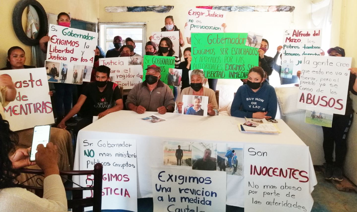 Familiares de regidor de Tepetlaoxtoc detenido hace un mes piden  justicia