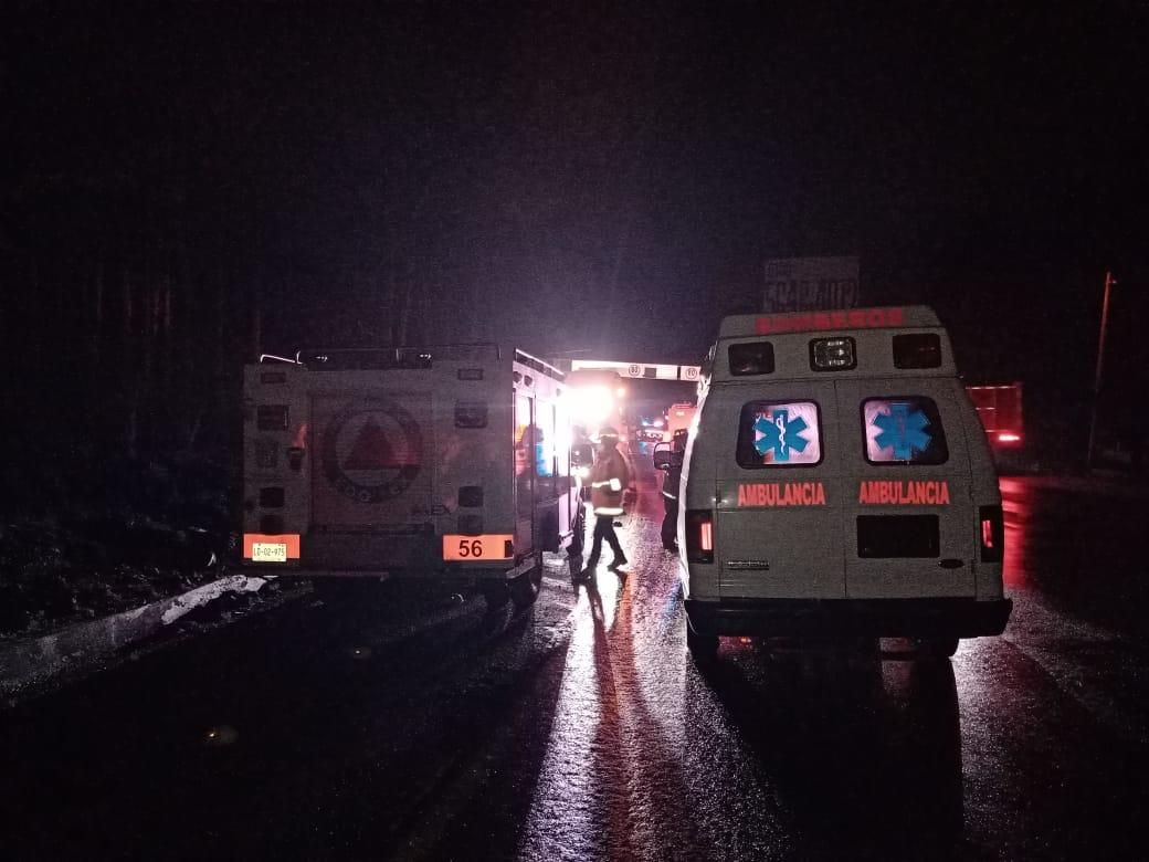 Reciben atención médica lesionados por accidente en la carretera México-Toluca; 
 cifra de fallecidos asciende a 15