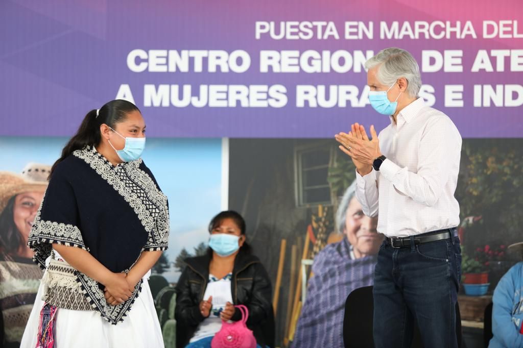Entrega Del Mazo Centro Regional de Atención a Mujeres Rurales e Indígenas 