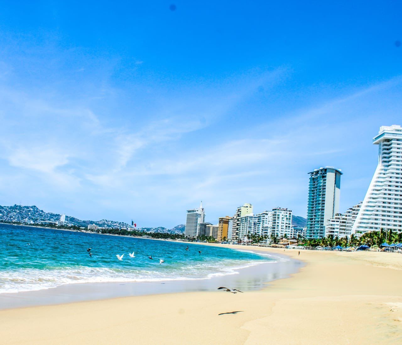 En dos meses va a repuntar turismo en Acapulco: AMLO 
