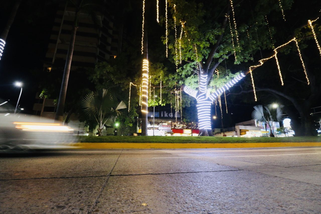 Mejora Acapulco imagen de la franja turística; rehabilita Servicios Públicos camellones, guarniciones, pasos peatonales y alumbrado público 