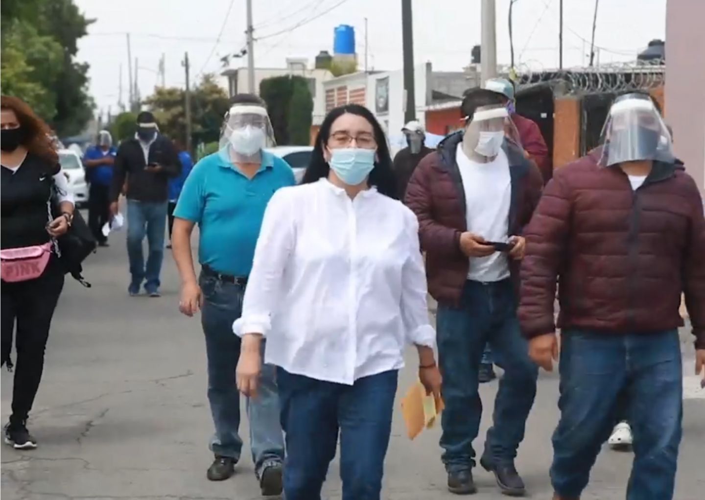 Azucena Cisneros Coss de la mano con el pueblo de Ecatepec 