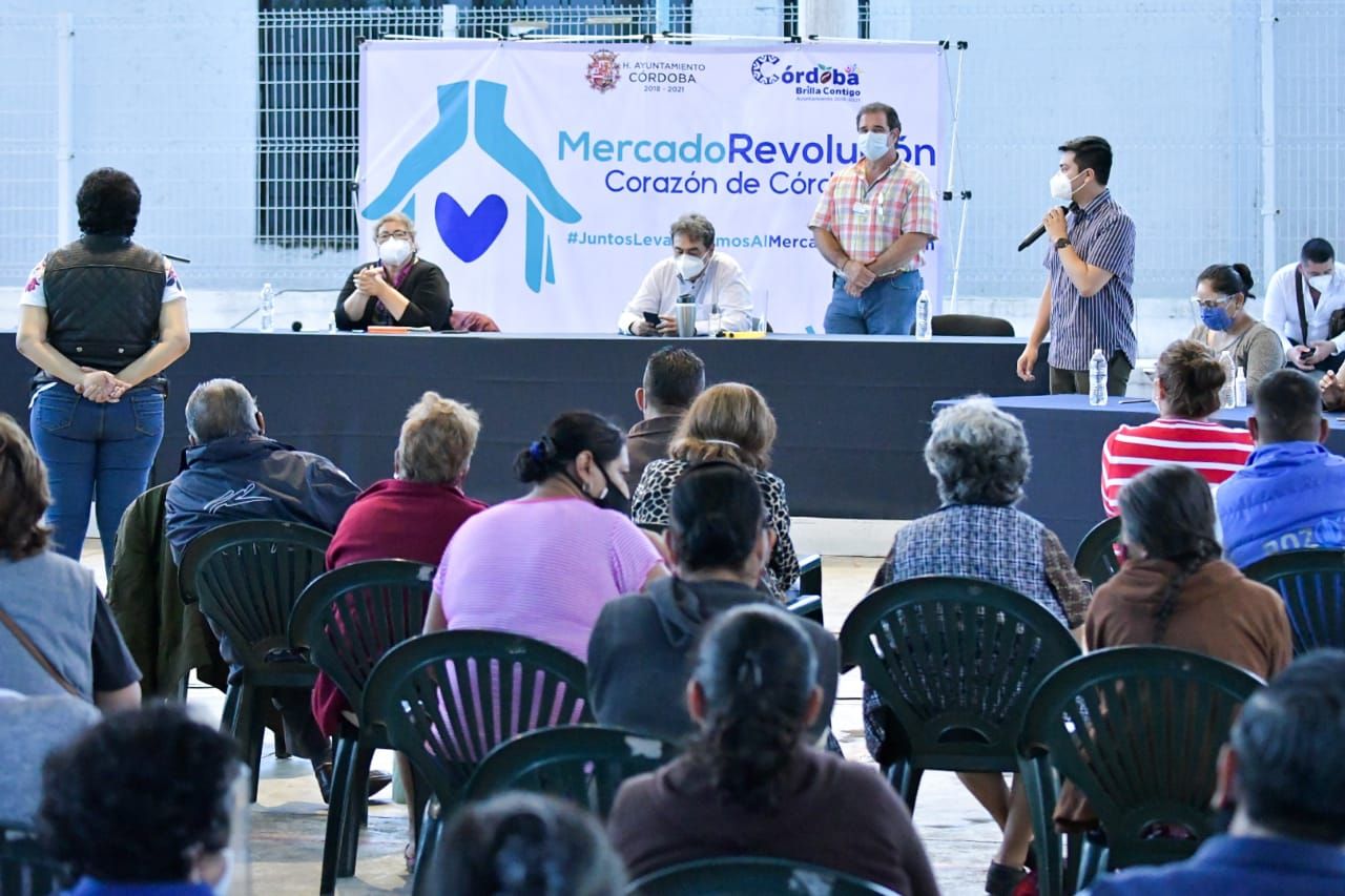 Locatarios y autoridades de Córdoba refuerzan dialogo a favor del mercado Revolución
