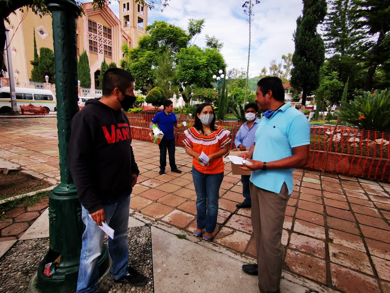 Beatriz Mojica visita Chilapa de Álvarez y llama a seguirse cuidando en la nueva normalidad
