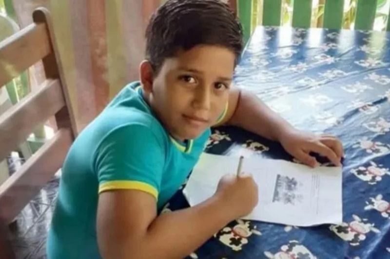 Brasil: murió un chico de 11 años mientras jugaba con un celular que se estaba cargando
