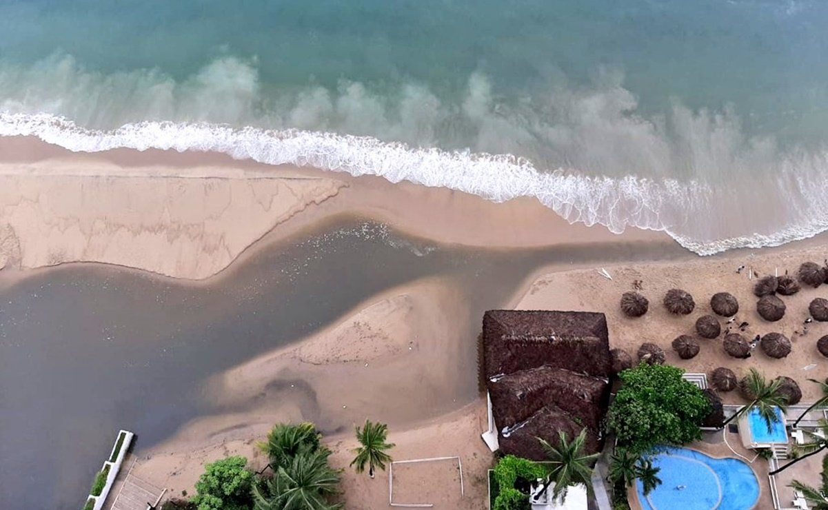 Captan nueva descarga de aguas negras en playa de Acapulco