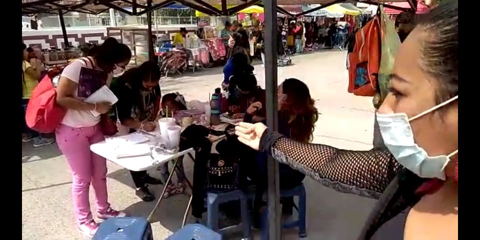 Mujeres instalan bazares salvavidas durante la pandemia en Valle de Chalco