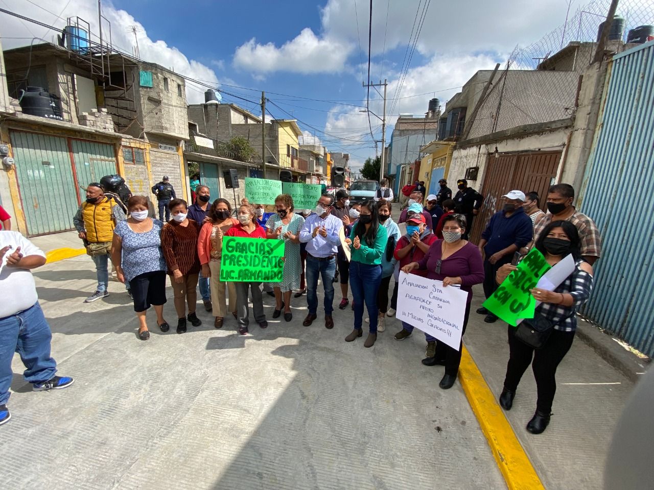 #Armando García Méndez, alcalde de Valle de Chalco cumplió   compromiso a los vecinos de la calle José Infante colonia Ampliación Santa Catarina.