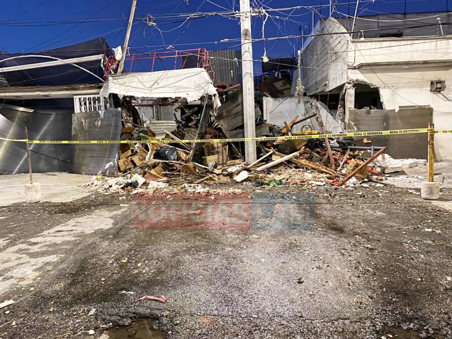Explosión en centro botanero deja más de 20 casas dañadas en Villas de las Flores Coacalco