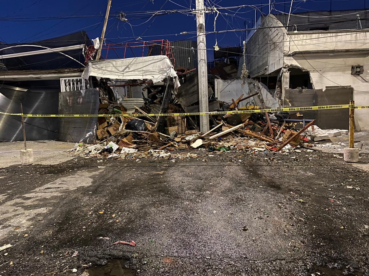 Negocio de ’micheladas’ en Coacalco 
registra explosión y afecta unas 20 casas