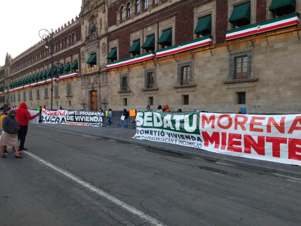 #Vecinos de Chimalhuacanos se manifiestan en Palacio Nacional exigen a AMLO  cumplan acuerdos en materia de vivienda
