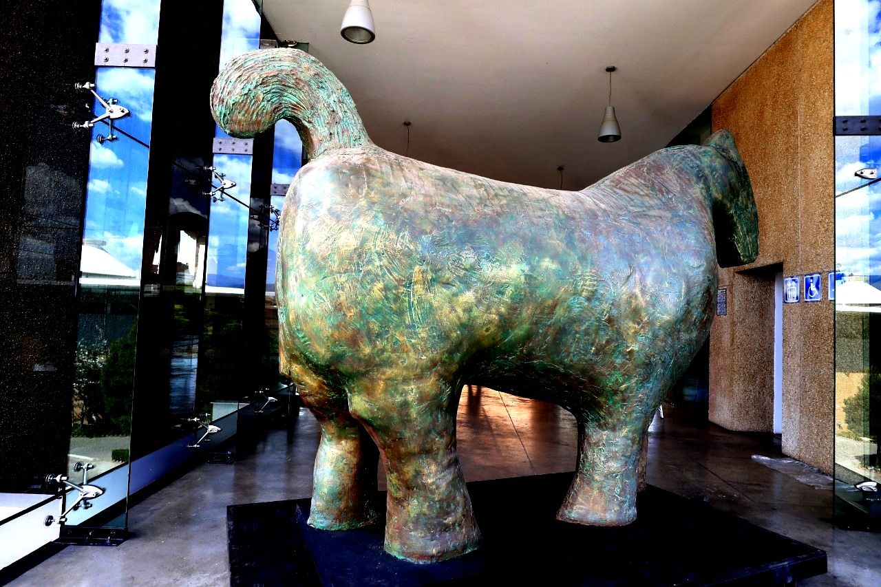Llega la escultura ’Caballo’ de Philip Zarkin al CCMB