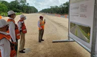 El titular de la SCT, Jorge Arganiz Díaz Leal supervisó obras de carreteras en 
municipios de Yucatán 
