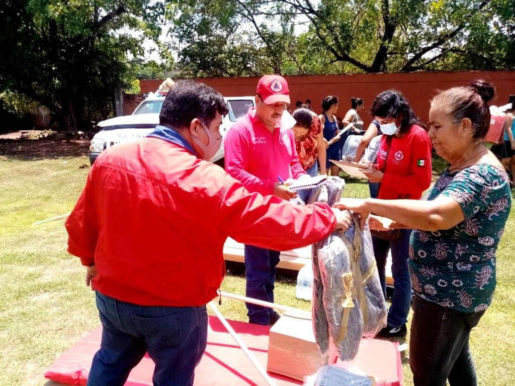 Protección Civil del Edoméx entrega apoyos a familias de Tejupilco afectadas por las lluvias