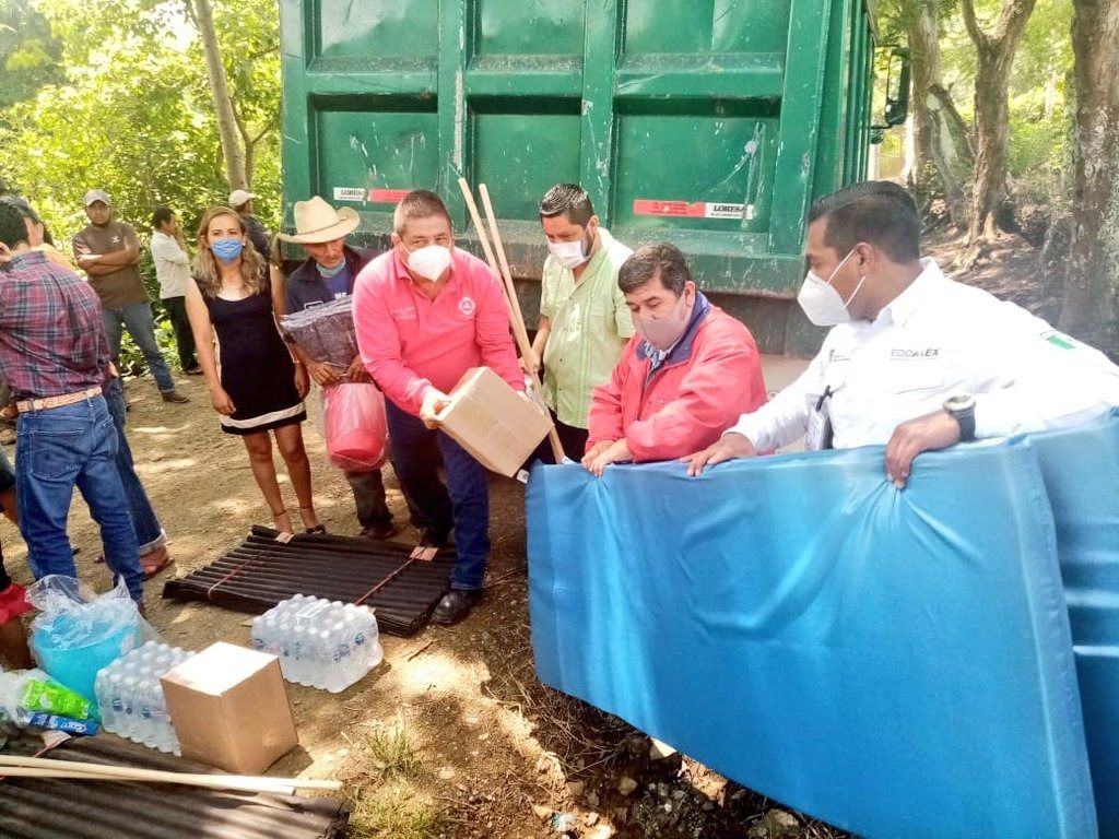 Entrega #Protección Civil del edomex apoyos a familias de Tejupilco afectados por las lluvias 