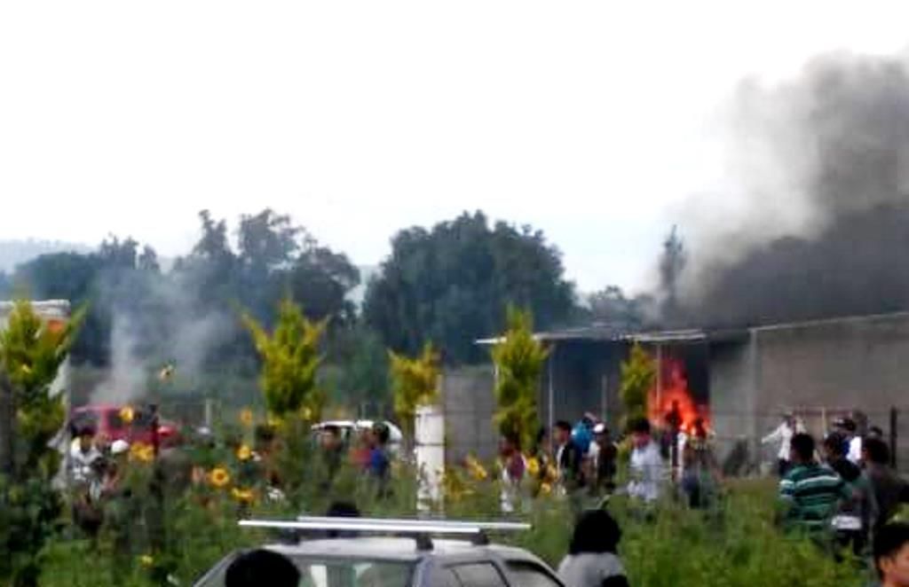 Fallece una persona tras explosión de pirotecnia en Zumpango