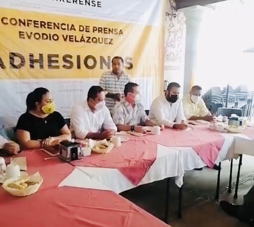 Suma Evodio Velázquez más liderazgos; se adhiere el ex diputado local Mauricio Legarreta 