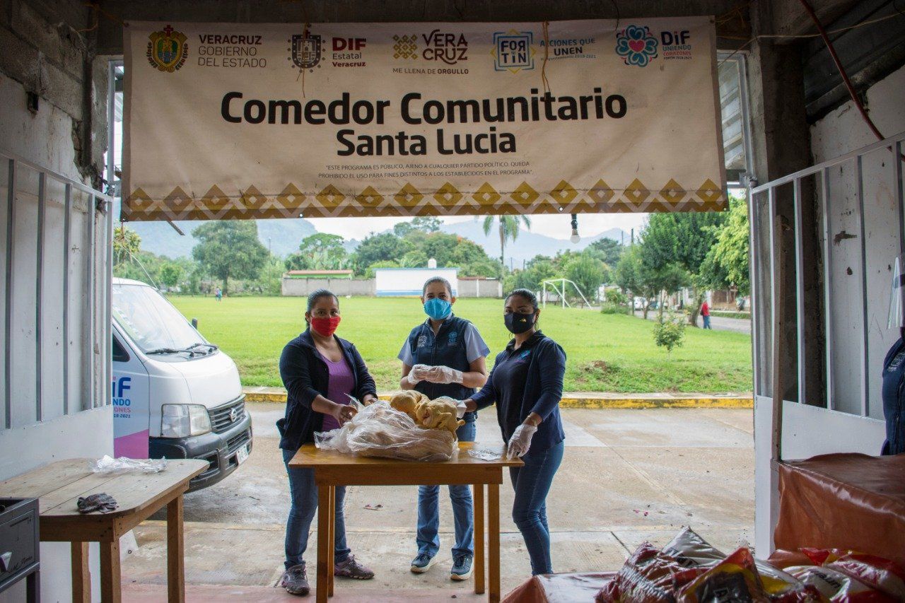 DIF Fortín realiza entrega de pollos a comedores comunitarios de comunidades