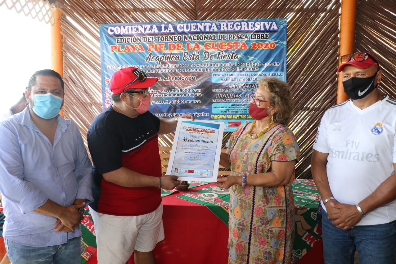 Premia la alcaldesa Adela Román a los ganadores del Torneo Nacional de Pesca Libre 2020 