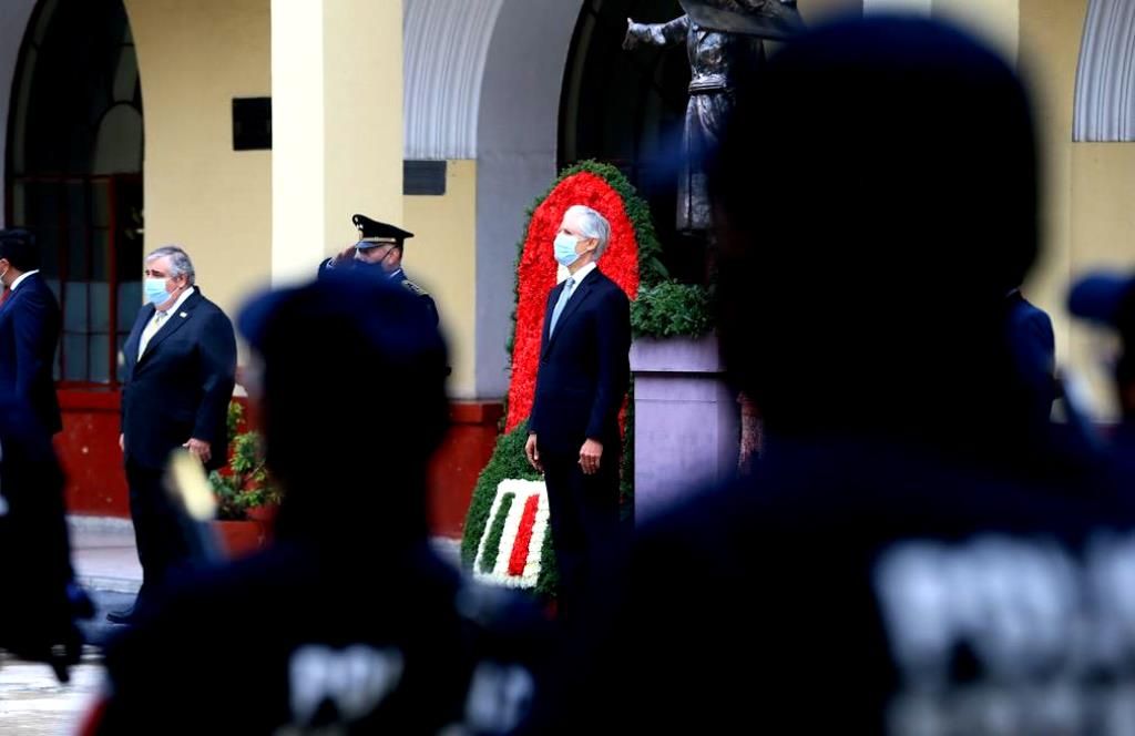 Alfredo del Mazo encabeza guardia solemne y honores a la bandera por el CCX Aniversario de la Independencia de México