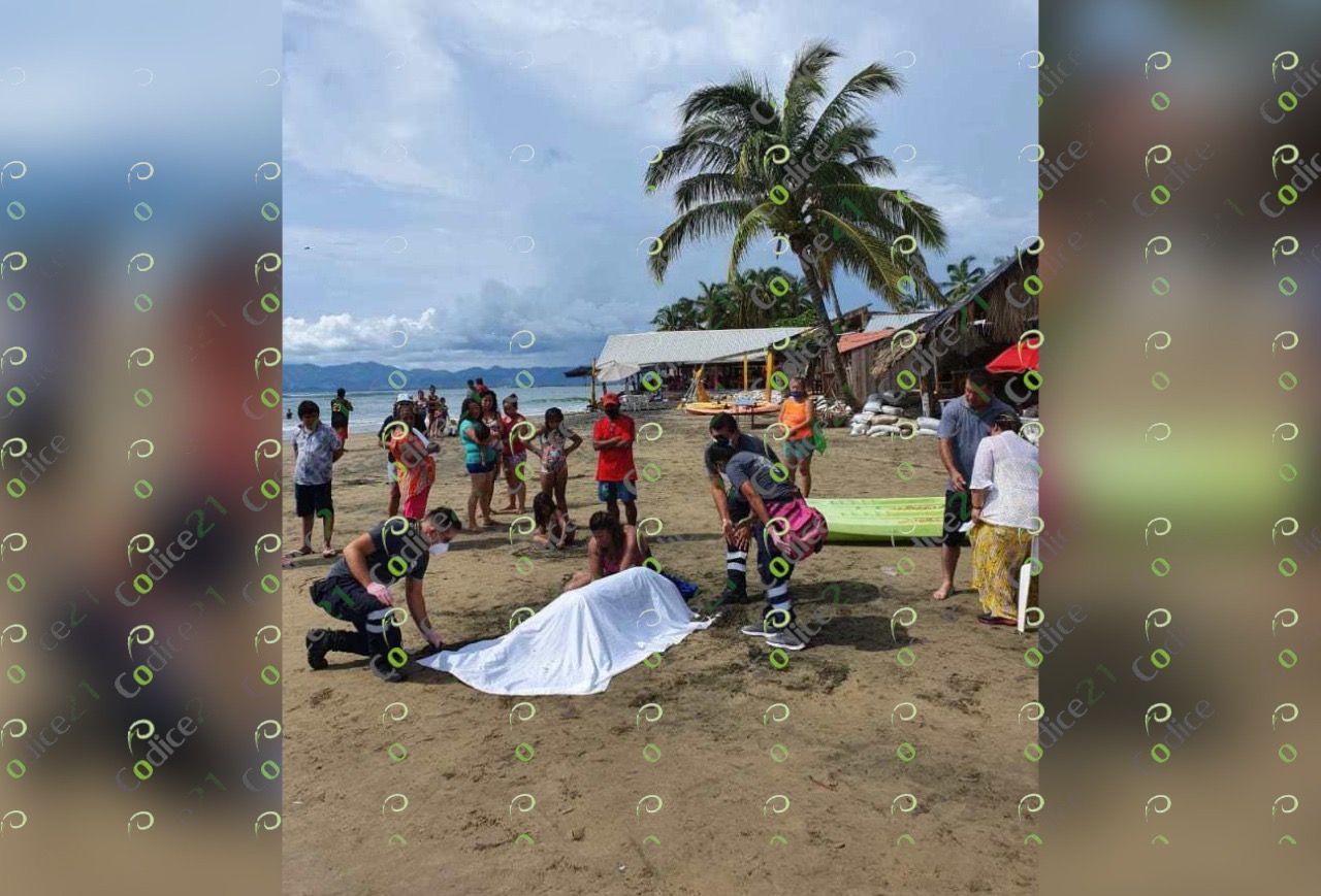 Turista de Querétaro muere ahogado en playa de Barra de Potosí, en Petatlán