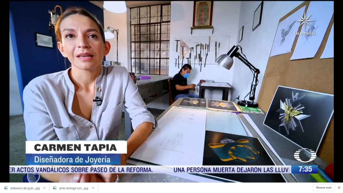 La diseñadora taxqueña Carmen Tapia, diseño la  Condecoración Miguel Hidalgo, que fue entregada a personal de Salud