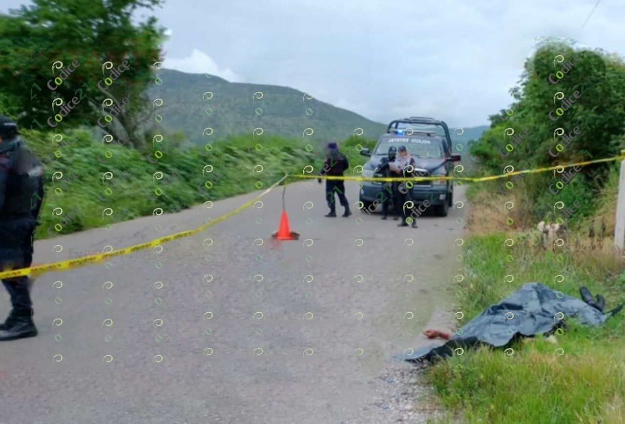 Hallan un ejecutado a balazos en la carretera Acatlán-Zitlala