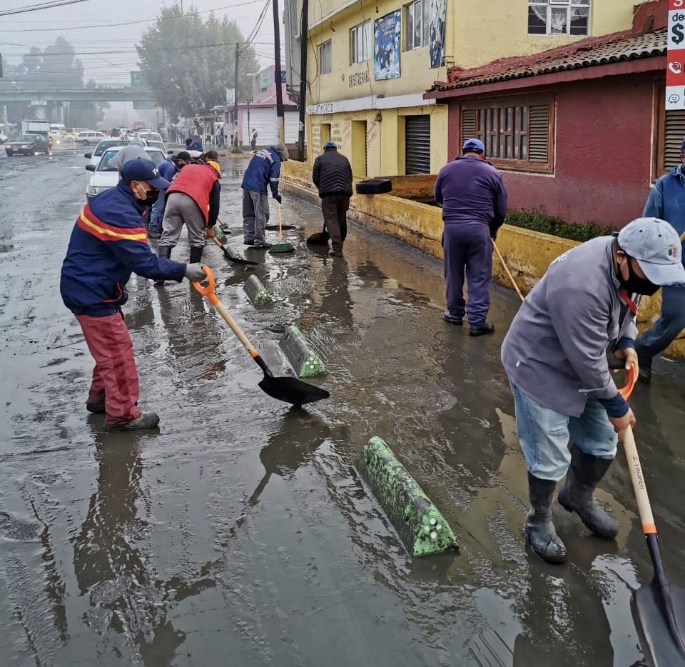 Torrenciales lluvias afectan a viviendas en San Mateo Atenco