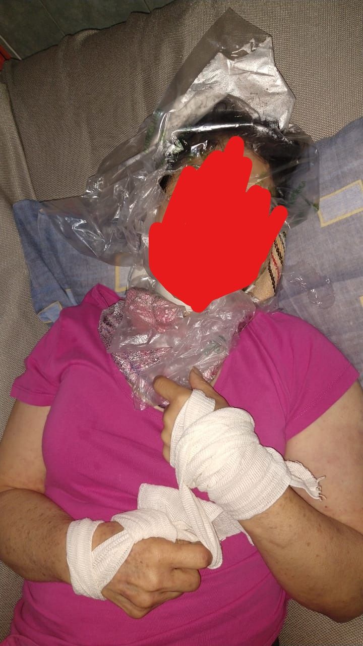 Atada de de las manos y con una bolsa de plástico sobre la cabeza encuentran  el cuerpo de una mujer 