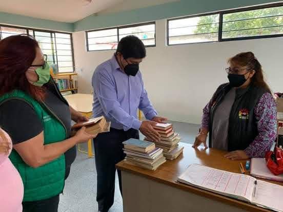 El acopio de #libros sigue siendo todo un éxito, acciones que coordina el 13vo regidor del Partido Verde Armando Reyes Regalado en Valle de Chaco 