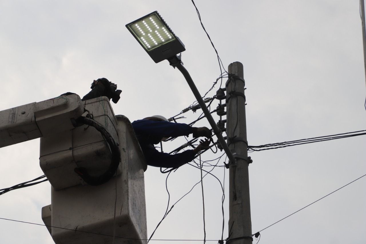 #Colocan siete mil luminarias en colonias de difícil acceso en  Ecatepec