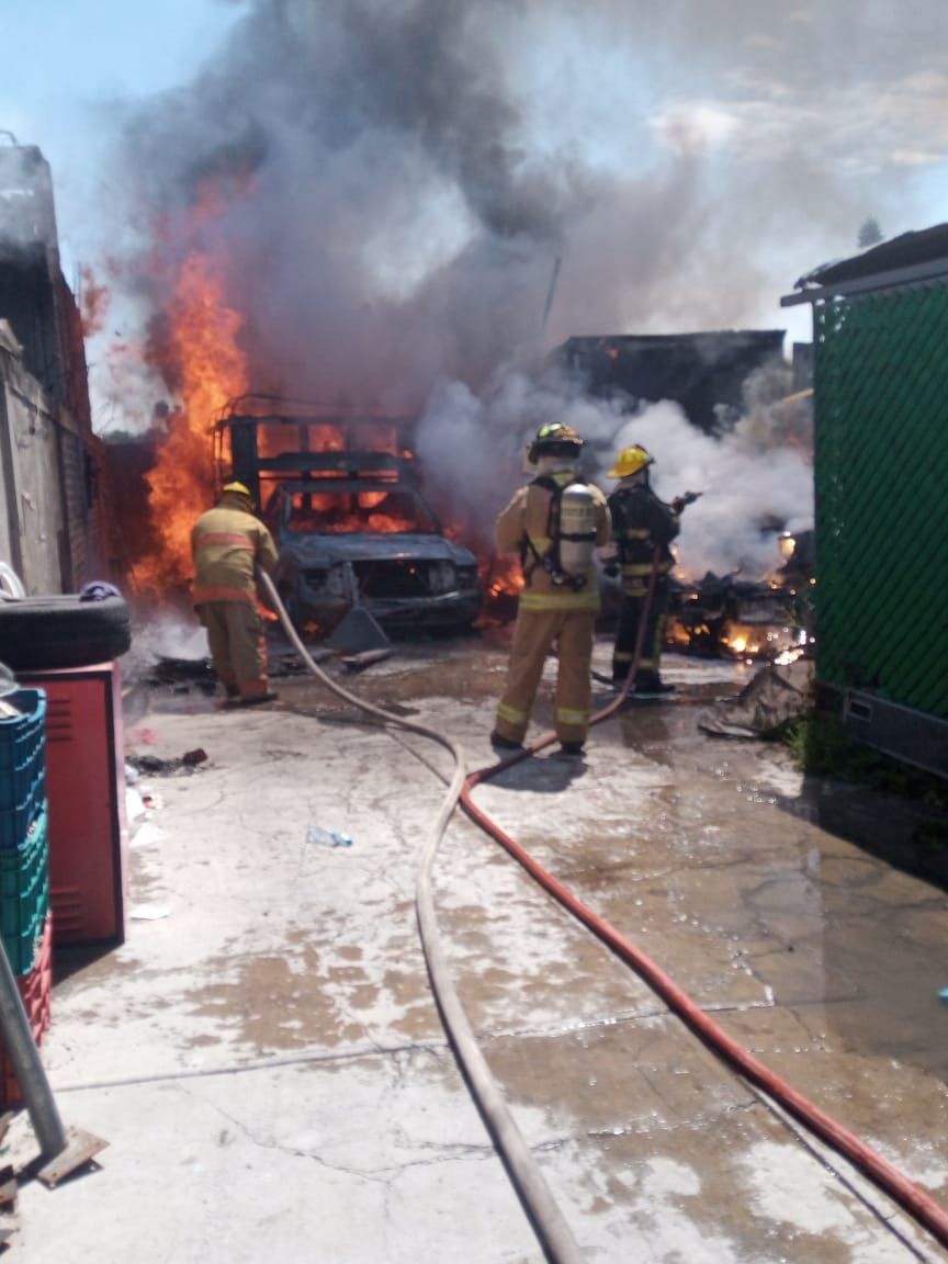 Controlan incendio en fábrica de limpieza en Coacalco 