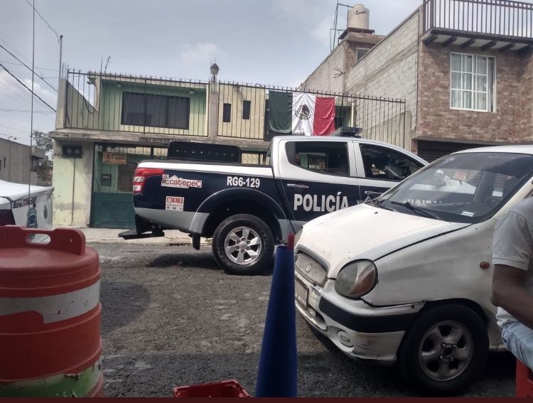 Lo asaltan policías de Ecatepec, los denuncia y lo amenazan de muerte 