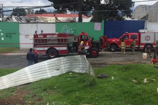En Santiago Tiangusteco dos personas perdieron la vida y otros resultaron heridos por incendio en una fabrica