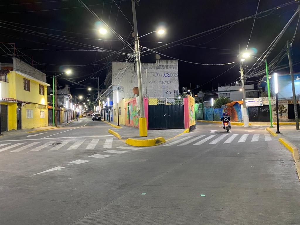#Cinco mil nuevas luminarias serán instaladas en calle de Santa Catarina: Clara Brugada