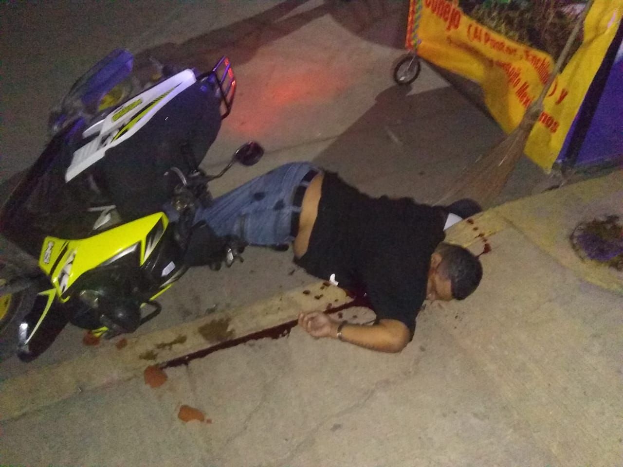 #Lo ejecutaron cerca de la presidencia municipal de Los Reyes La Paz, Estado de México