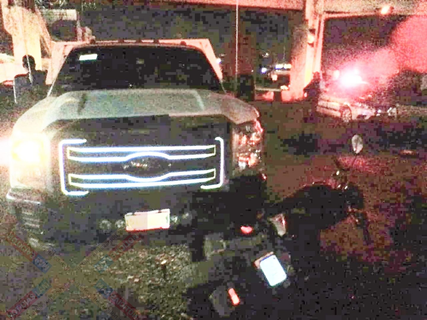 Un muerto y dos heridos deja un choque entre una motocicleta y una camioneta en la Texcoco-lechería